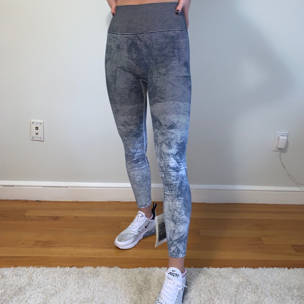 BRAND NEW LULU LEGGINGS WITH TAGS